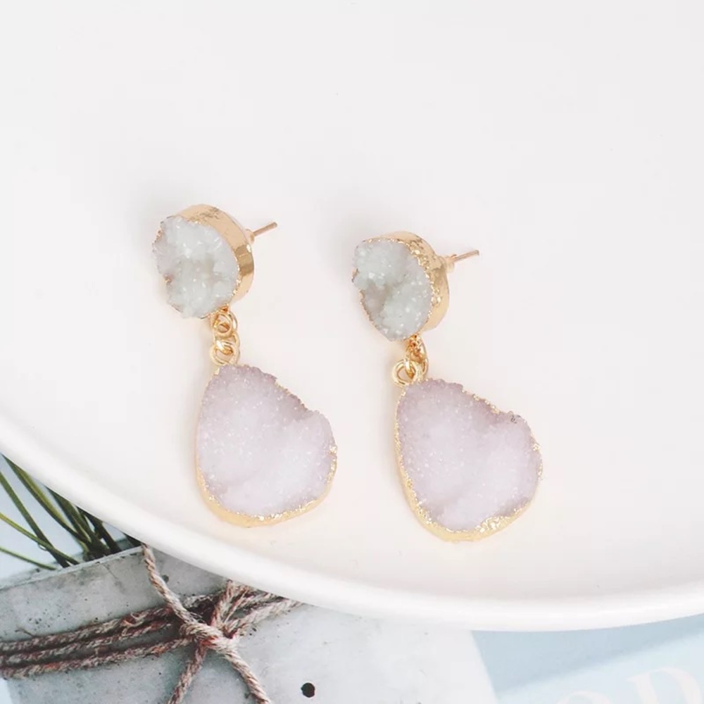 White and Gold Irregular Cluster Resin Earrings - Picture 2 of 6